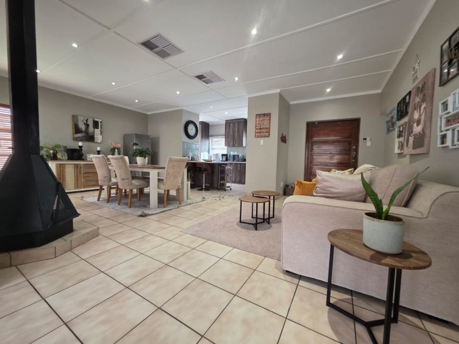 3 Bedroom Property for Sale in Carters Glen Northern Cape